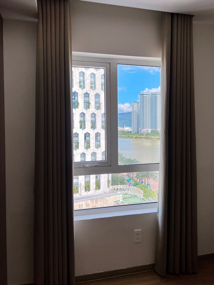Pariat River Front Hotel 34/62