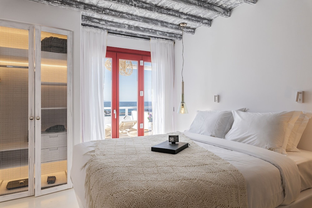 SUITE, QUEEN BED, SEA VIEW, SOFA