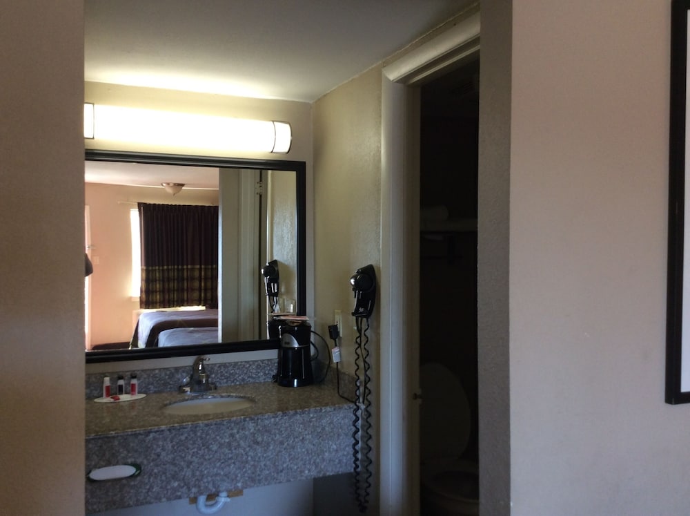 Super 8 by Wyndham Chattanooga/East Ridge 18/53