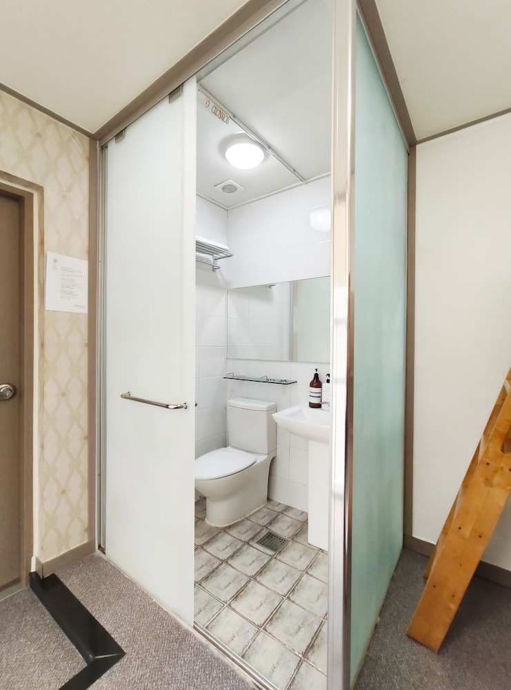 OYO Hostel Myeongdong 2 40/75