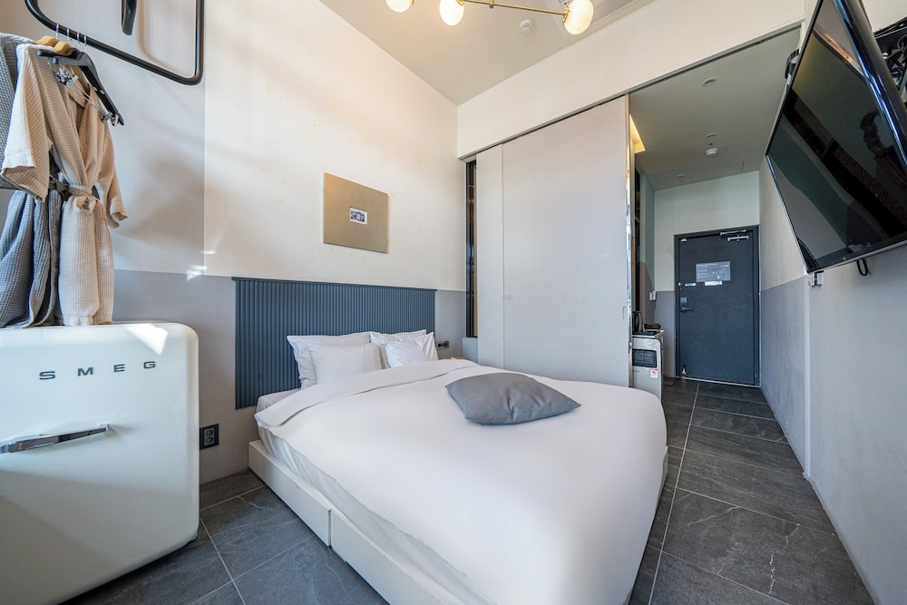 Deluxe, Double Bed, Lateral Side Sea View، H Avenue 3/5