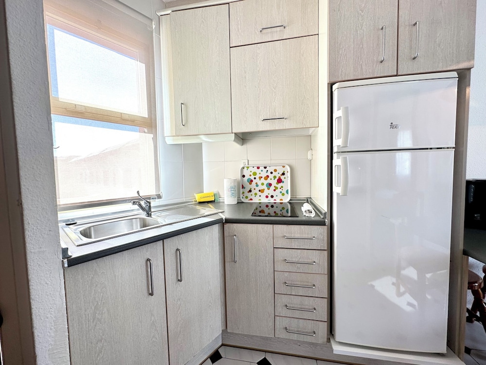 Albir Hills Apartments 11/63