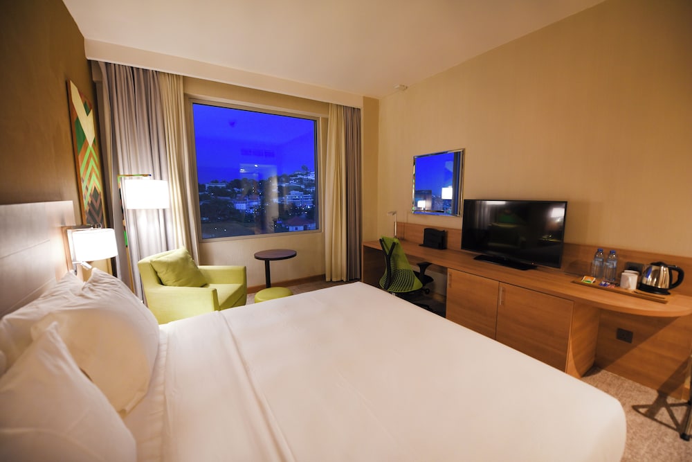 ROOM, QUEEN BED