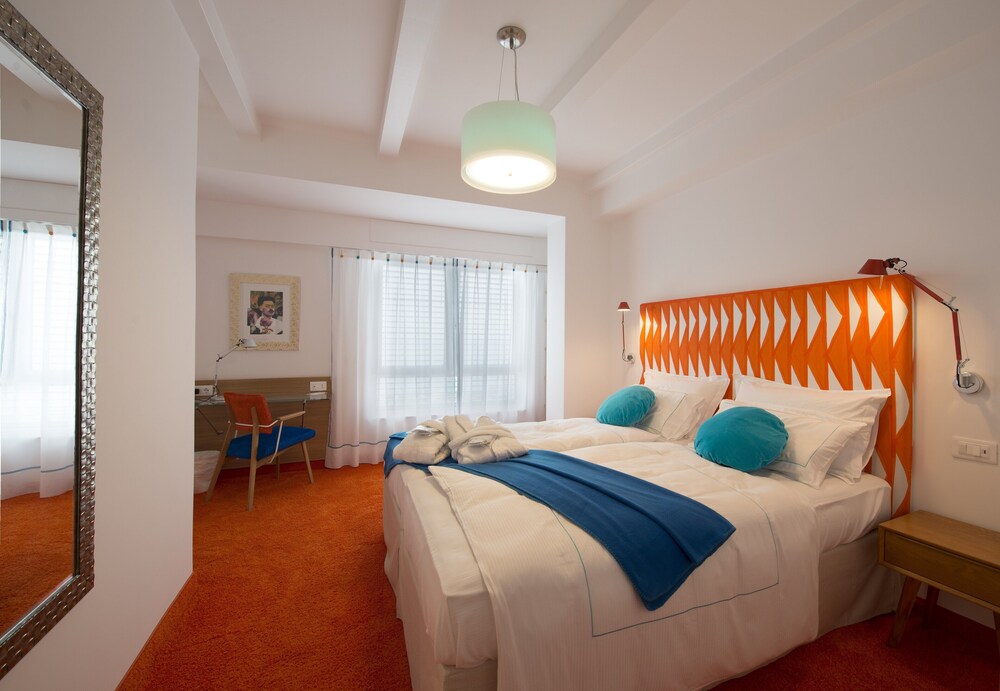 Piccolo Grand Hotel 8/43