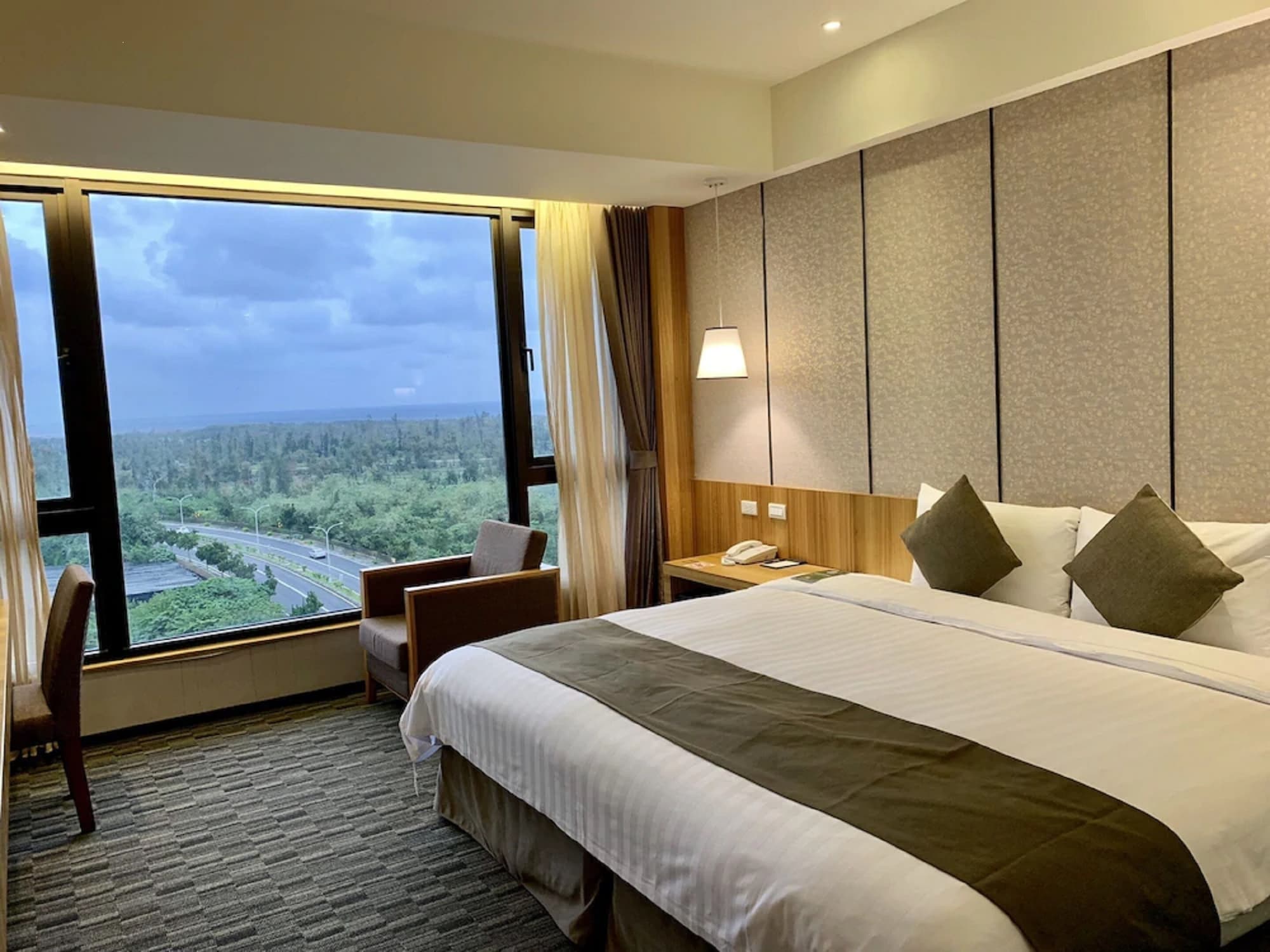 ROOM, DOUBLE BED