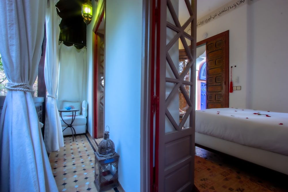 Riad Kaiss By Anika 23/70