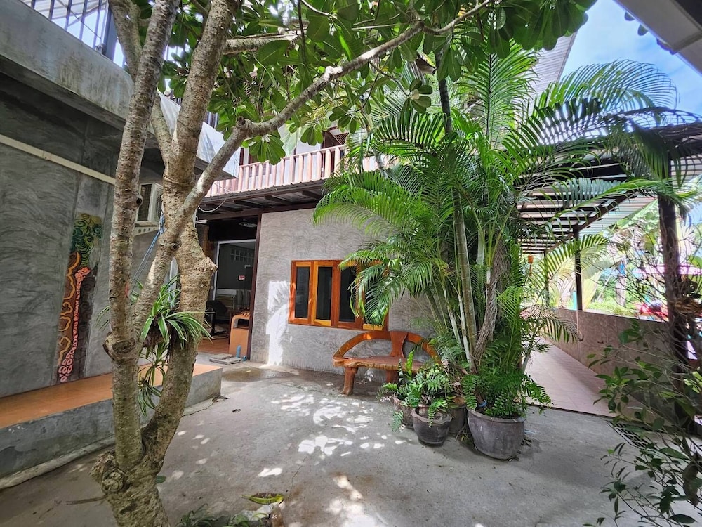 Araya Boutique Hotel 66/69