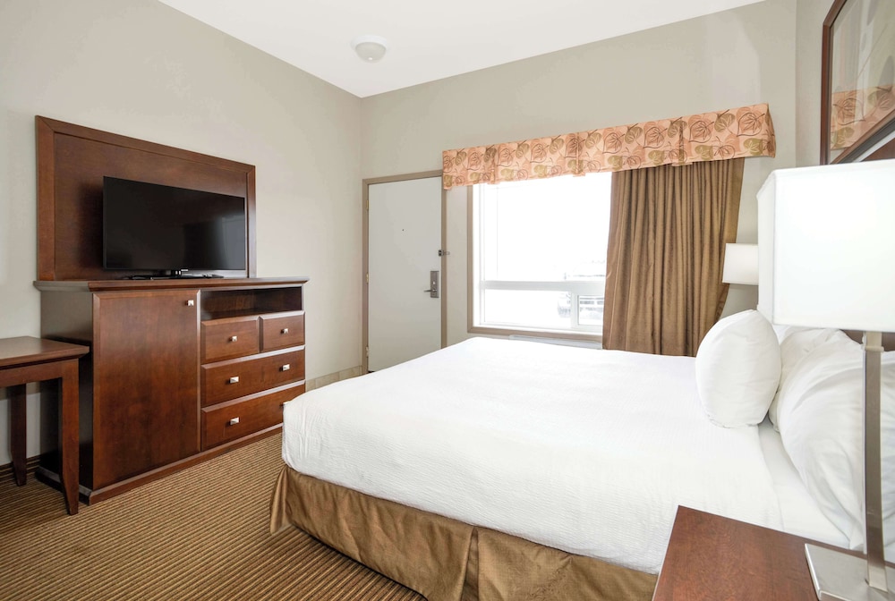 Coast, King Bed, Accessible