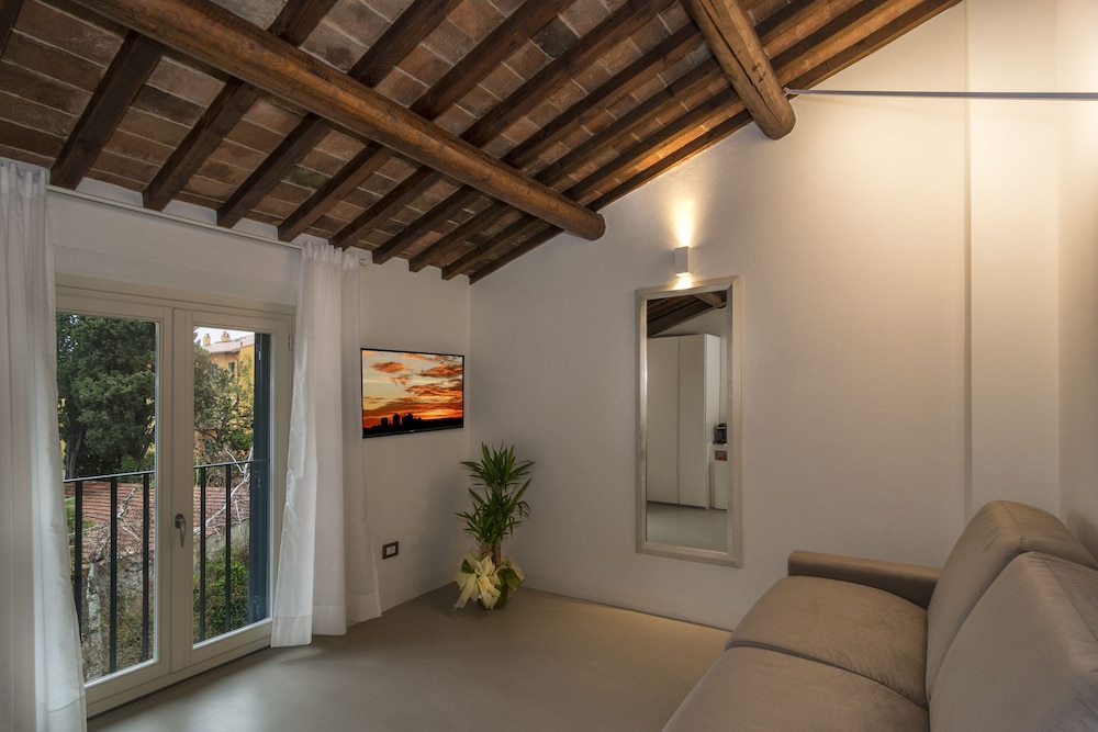 Palazzo Cini Luxury Rooms In Pisa 34/50