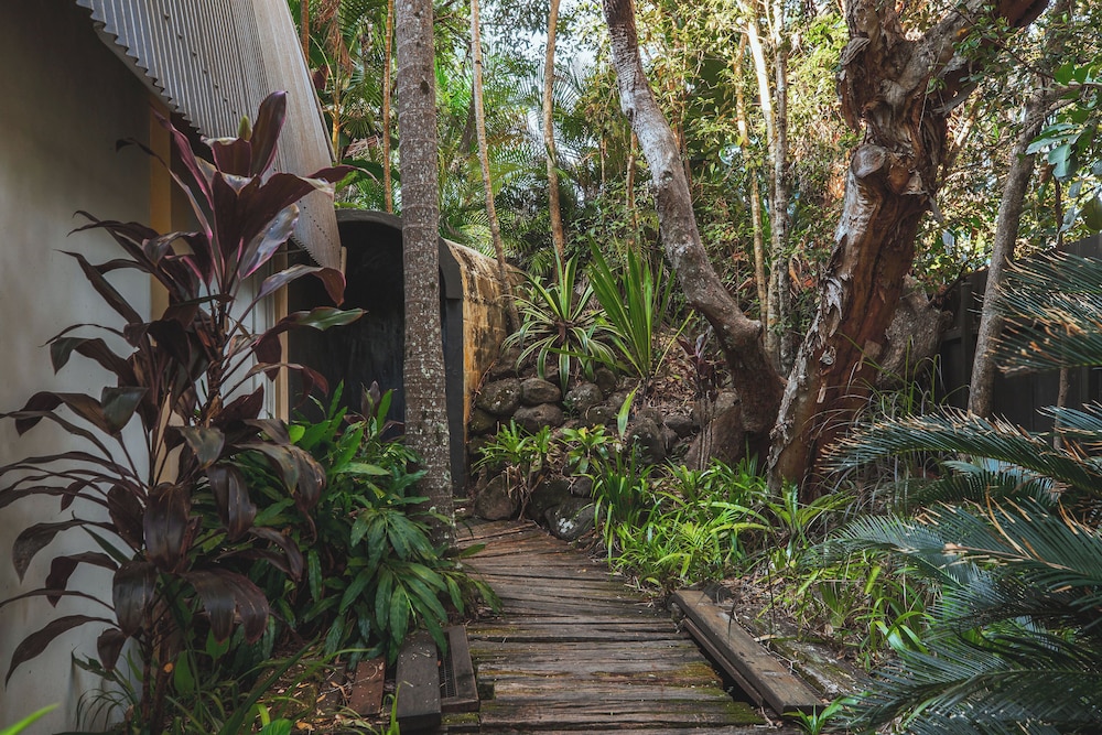 THE GARDEN BUREES 60/67