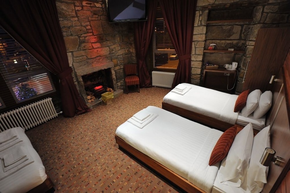 The Commercial Hotel 33/45