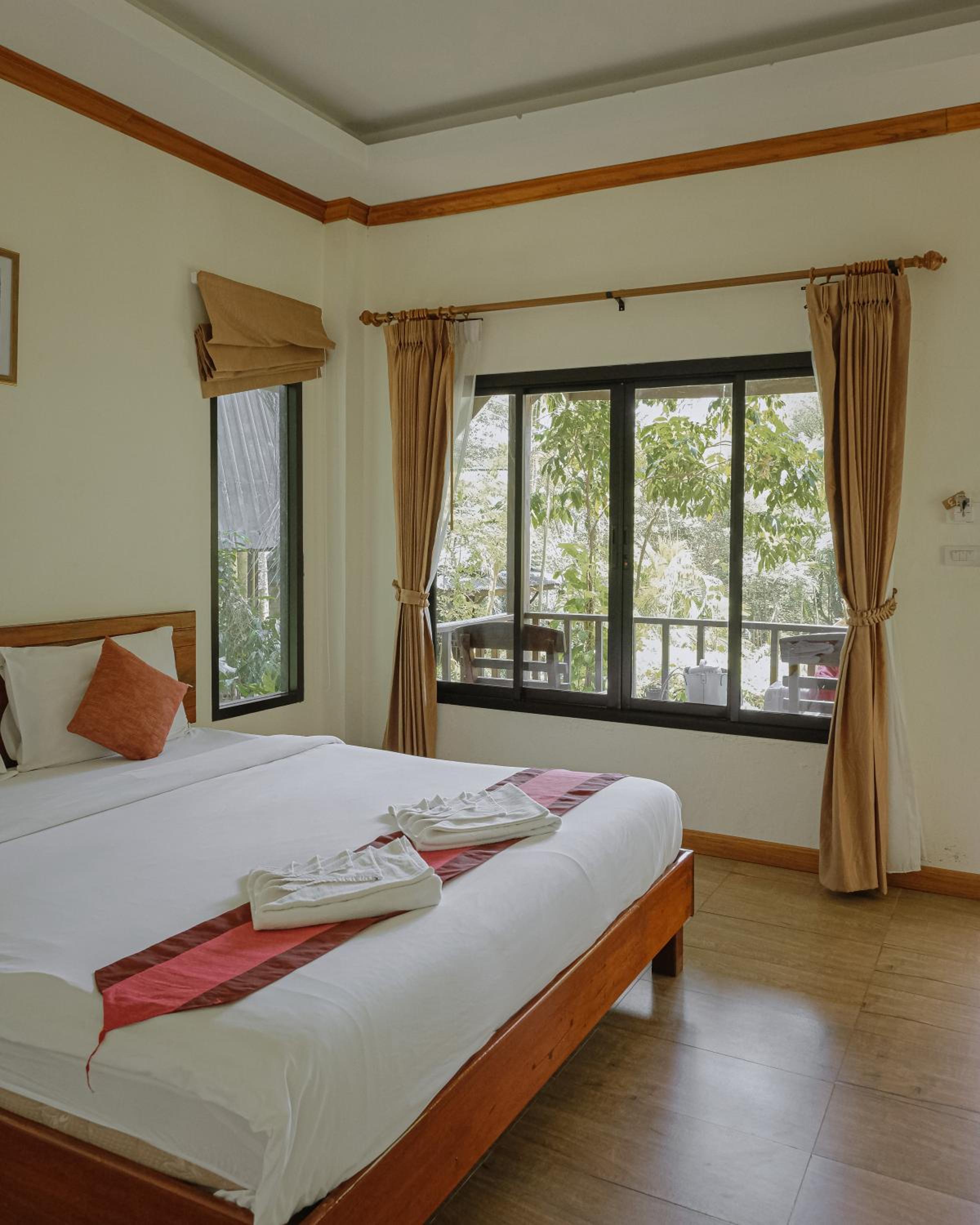 بنغل بإطلالة على المسبح، The Vatika Resort and Spa 6/10