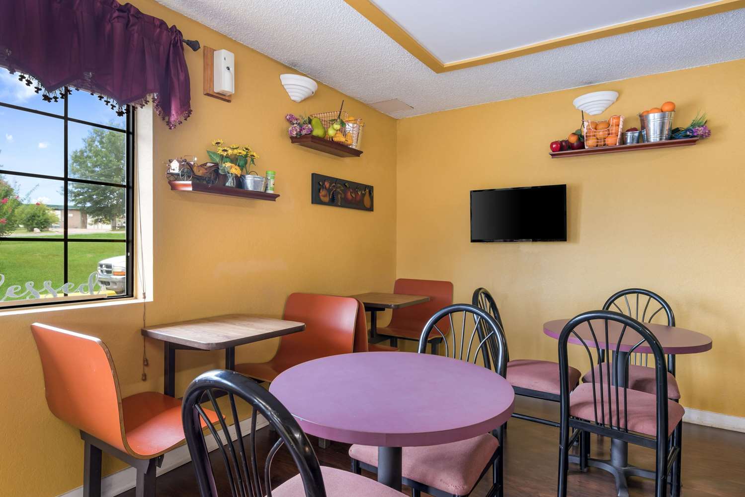 Rodeway Inn Benton, AR 14/22