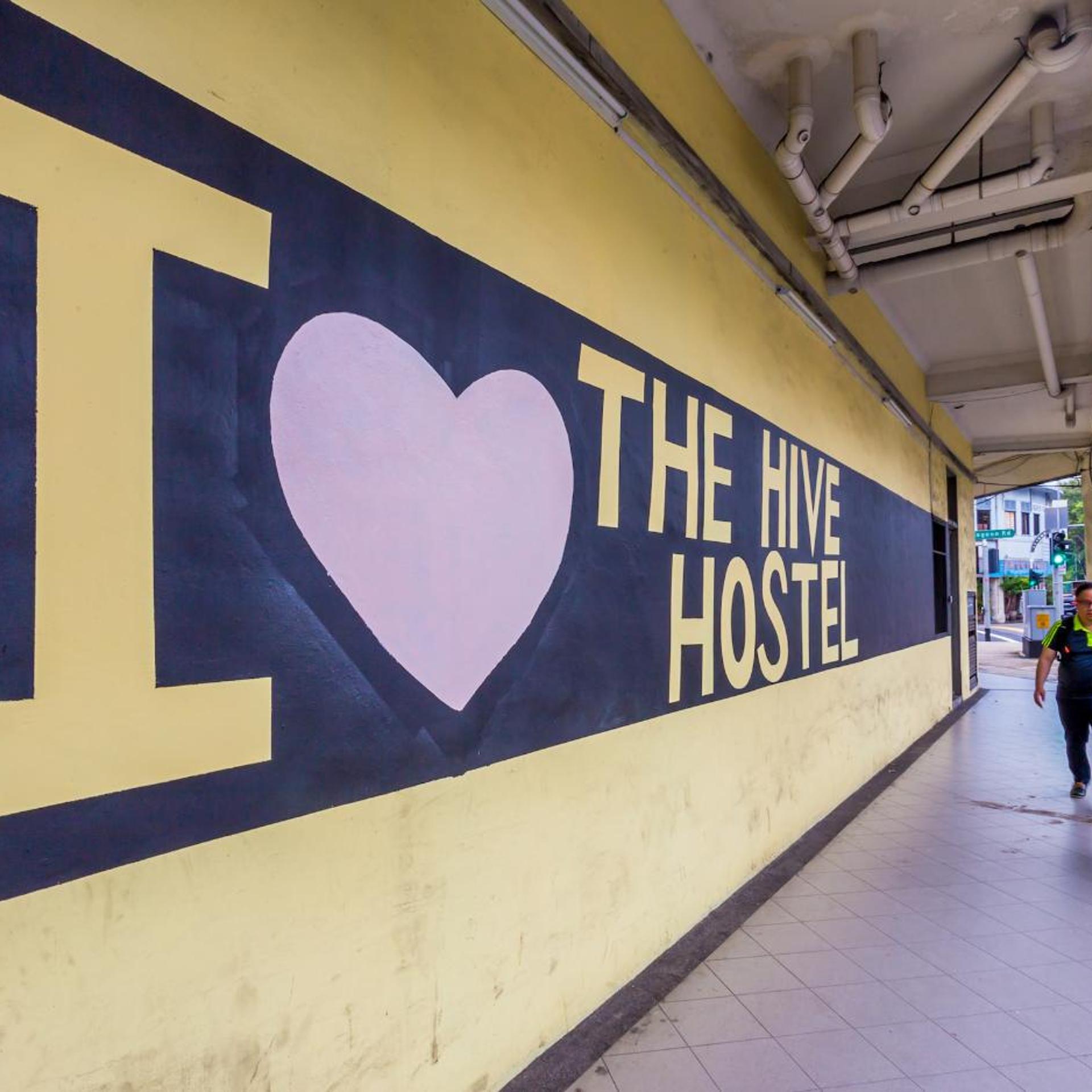 The Hive Singapore Hostel 10/96