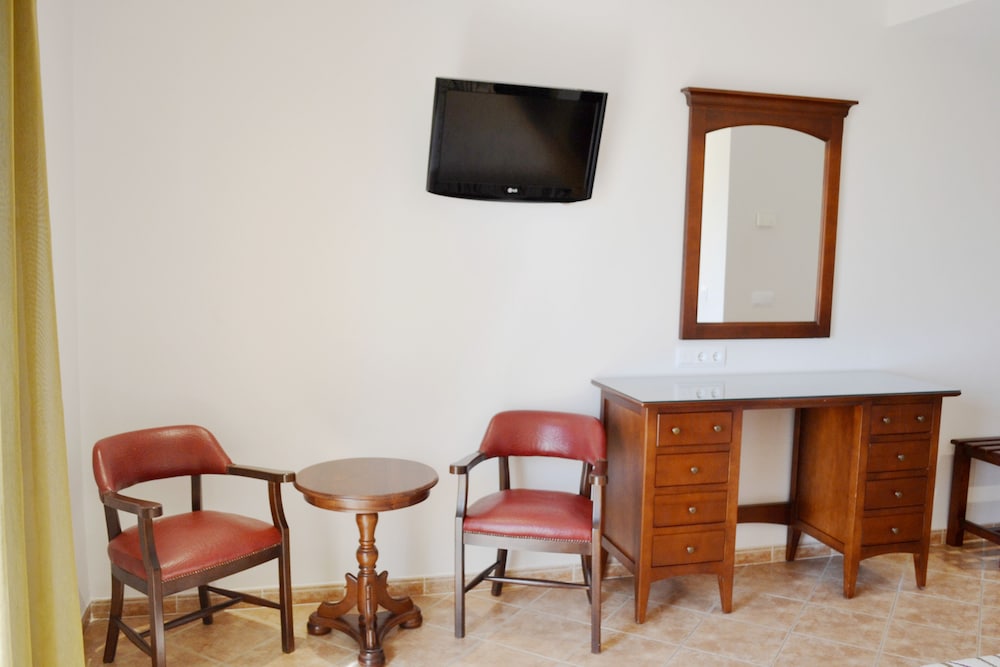 Tarik Hotel 55/63