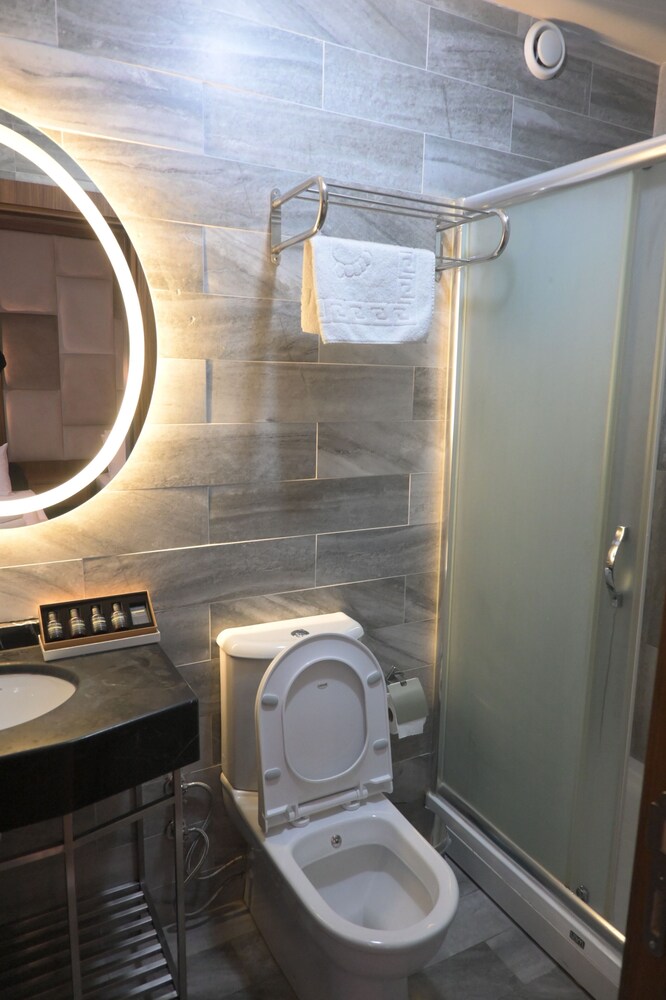 Grand Rue Hotel 35/40
