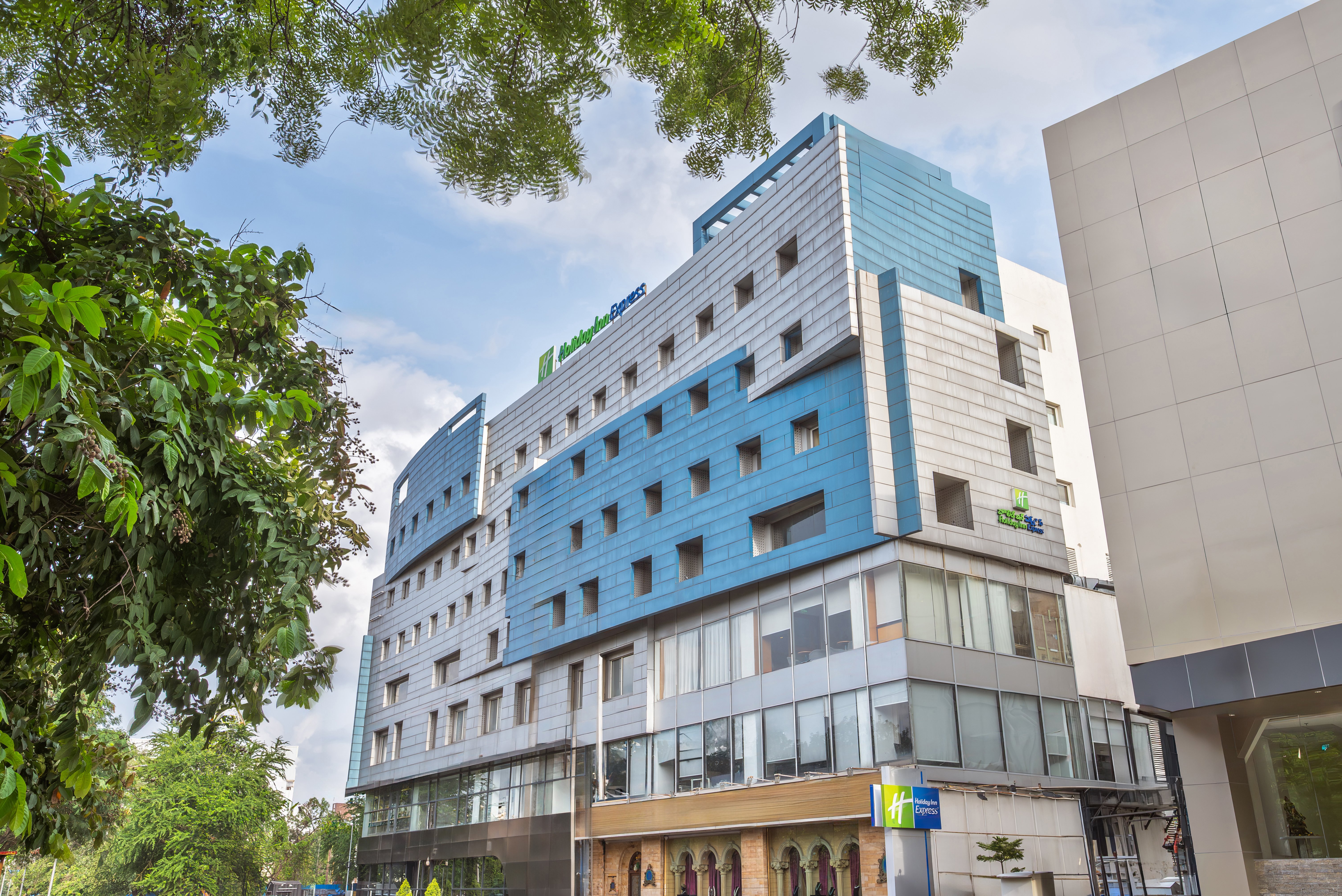 Holiday Inn Express Hyderabad Banjara Hills 4/50