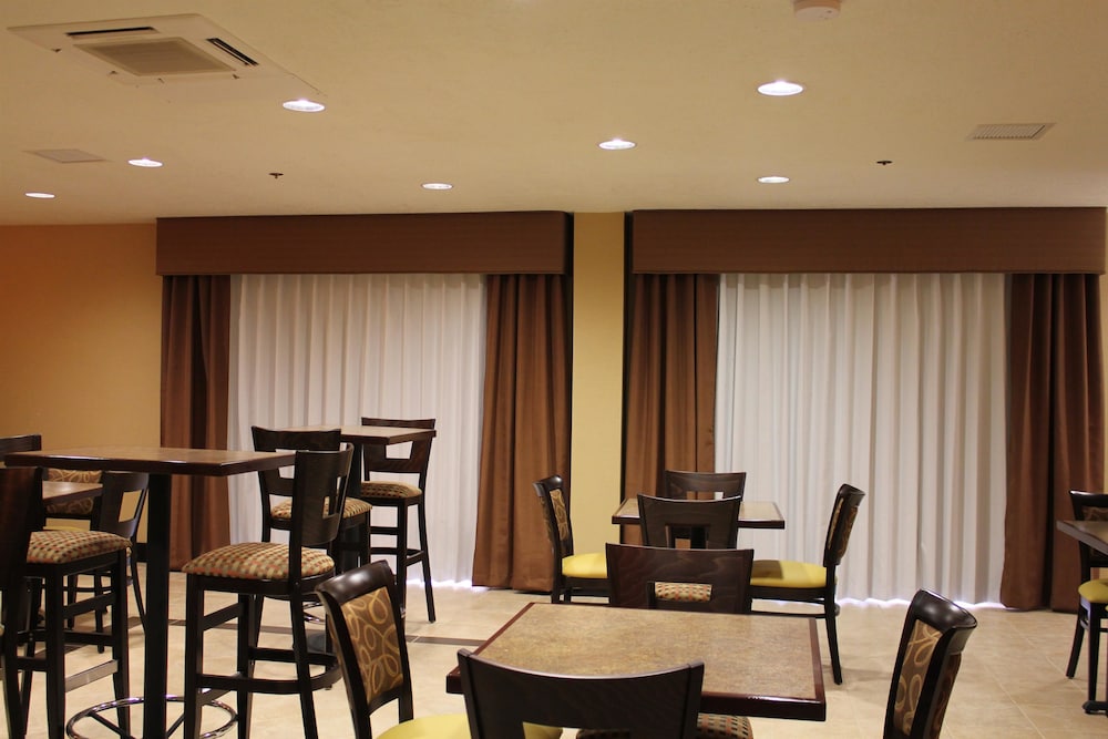 Best Western Plus Grand Manor Inn 34/43