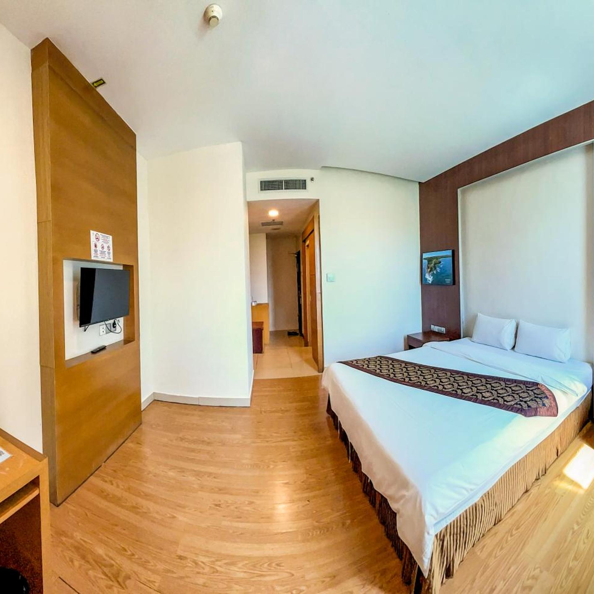 Premier, Courtyard Hotel At 1borneo 2/10