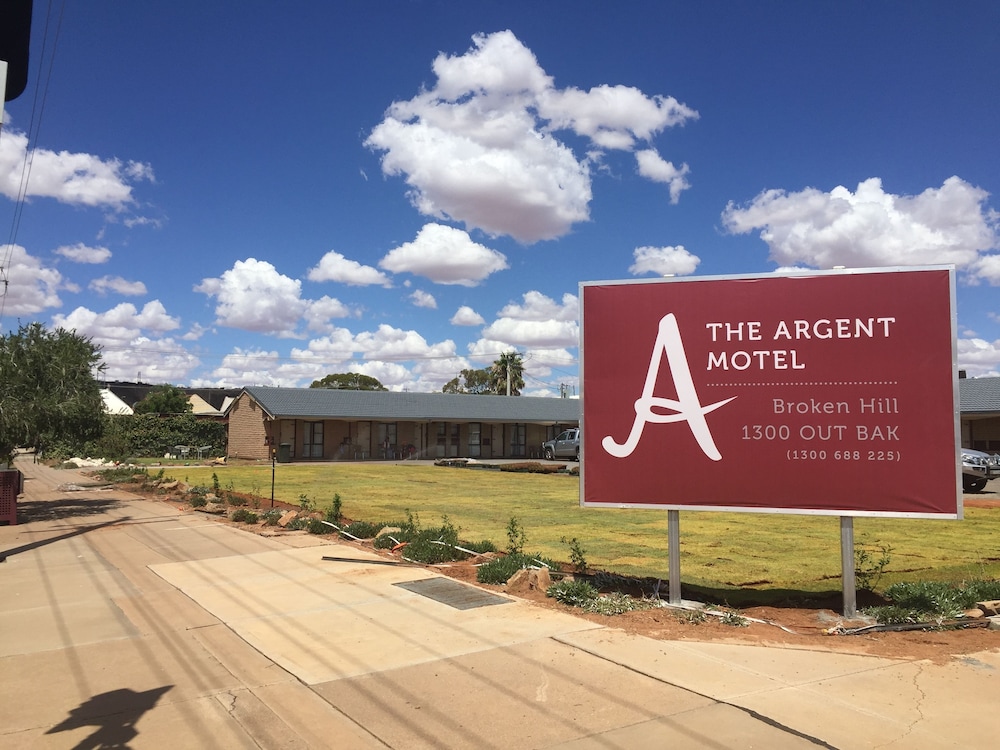 The Argent Motel 3/34