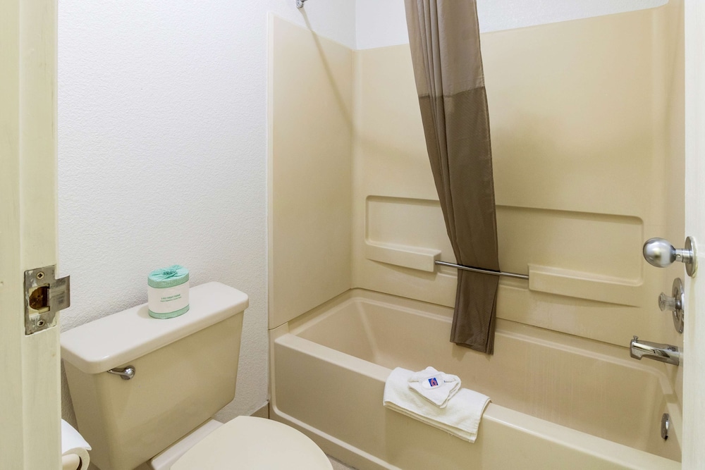 Motel6 Dayton Englewood 20/21