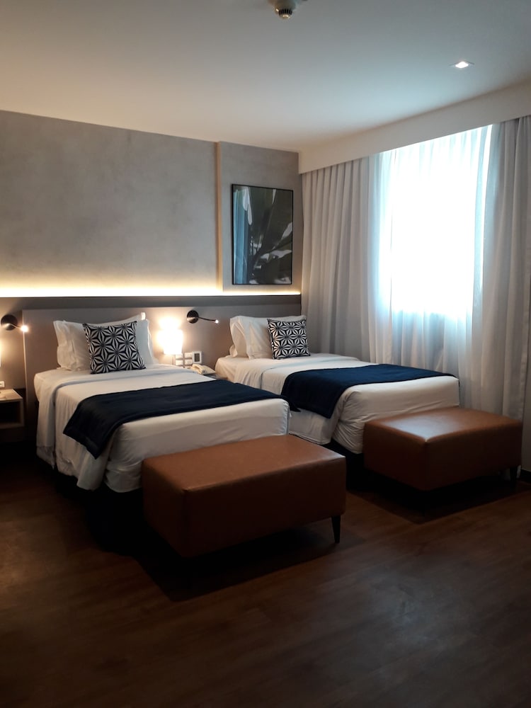 PREMIER, TWIN BEDS