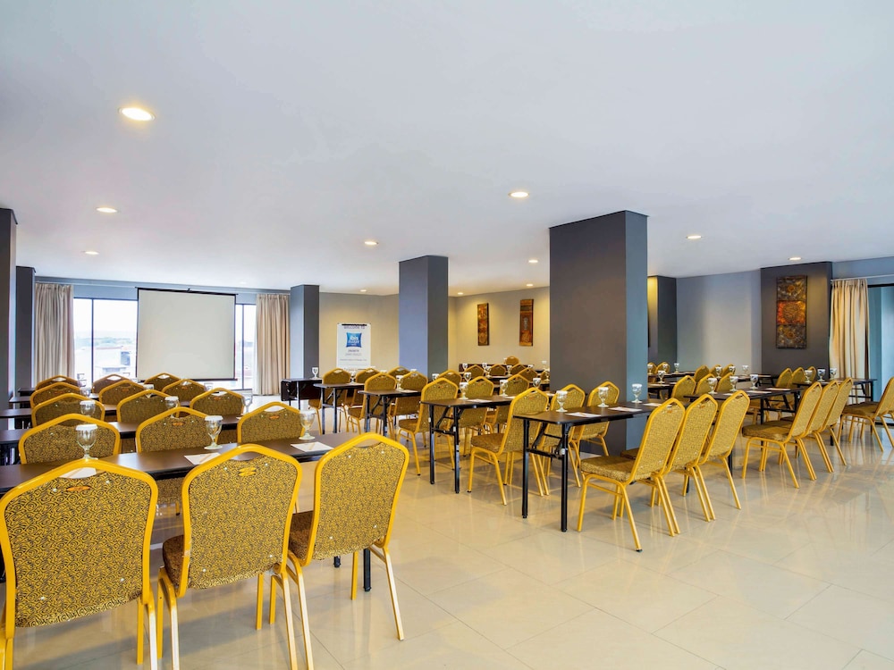 Mercure Jakarta Grogol 53/56
