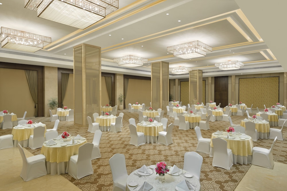 Taj Skyline Ahmedabad 56/64
