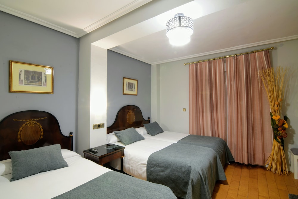 ROOM, TRIPLE