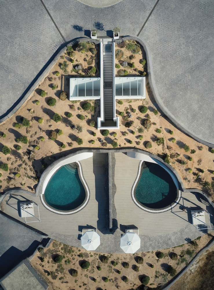 Danae Suites in SANTORINI