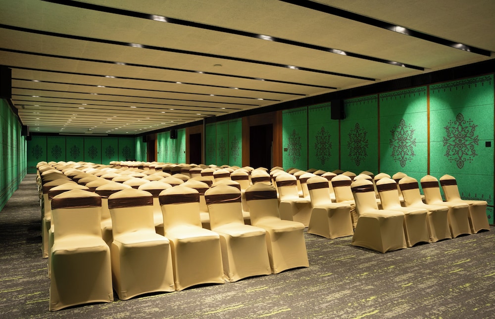 Gokulam Grand Hotel Kozhikode 34/37