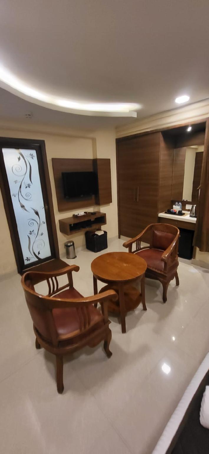 Hotel Srr Grand 10/18