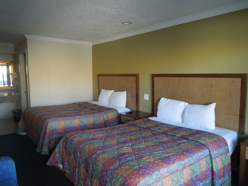 National Inn Garden Grove 32/60