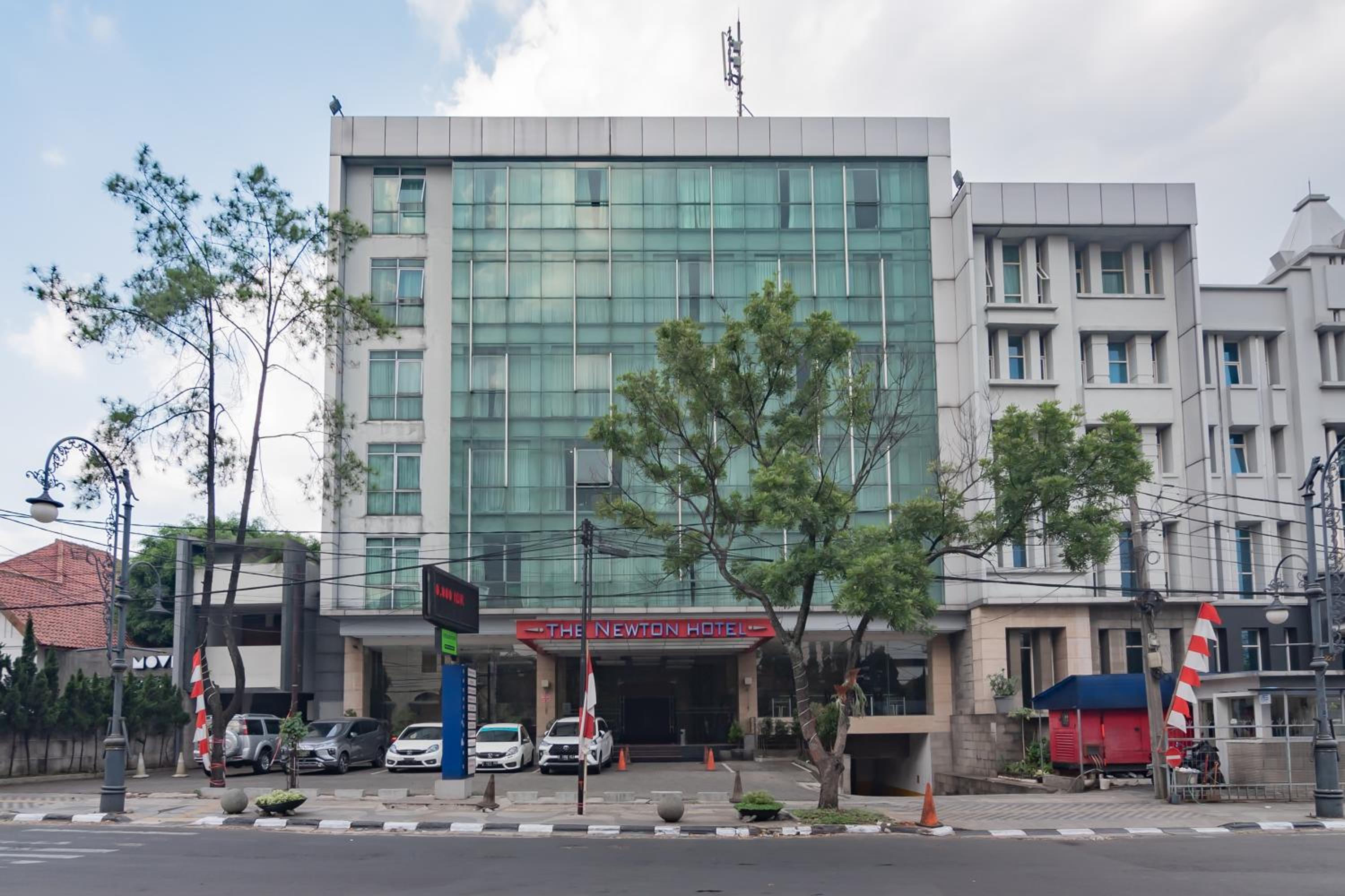Urbanview Hotel Newton Riau Bandung 2/55