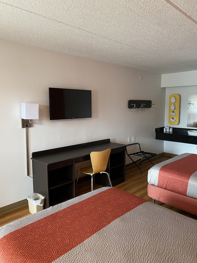Motel6 Memphis, TN - Downtown 47/58