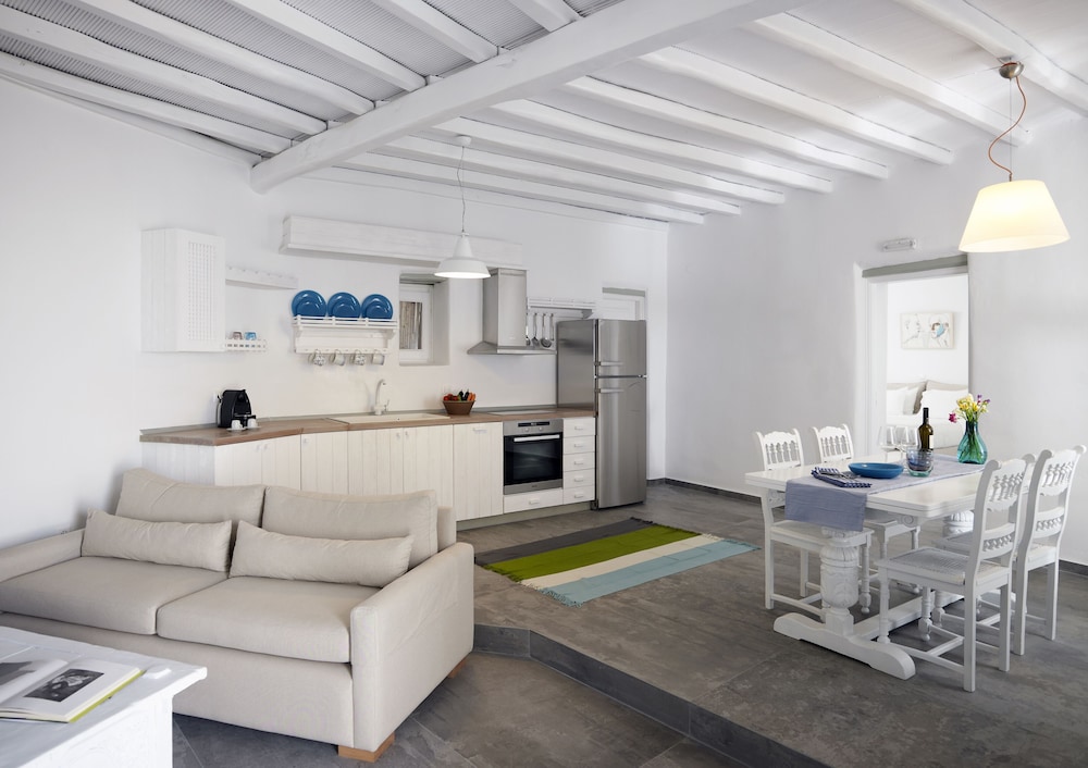 Kallos of Mykonos 32/50