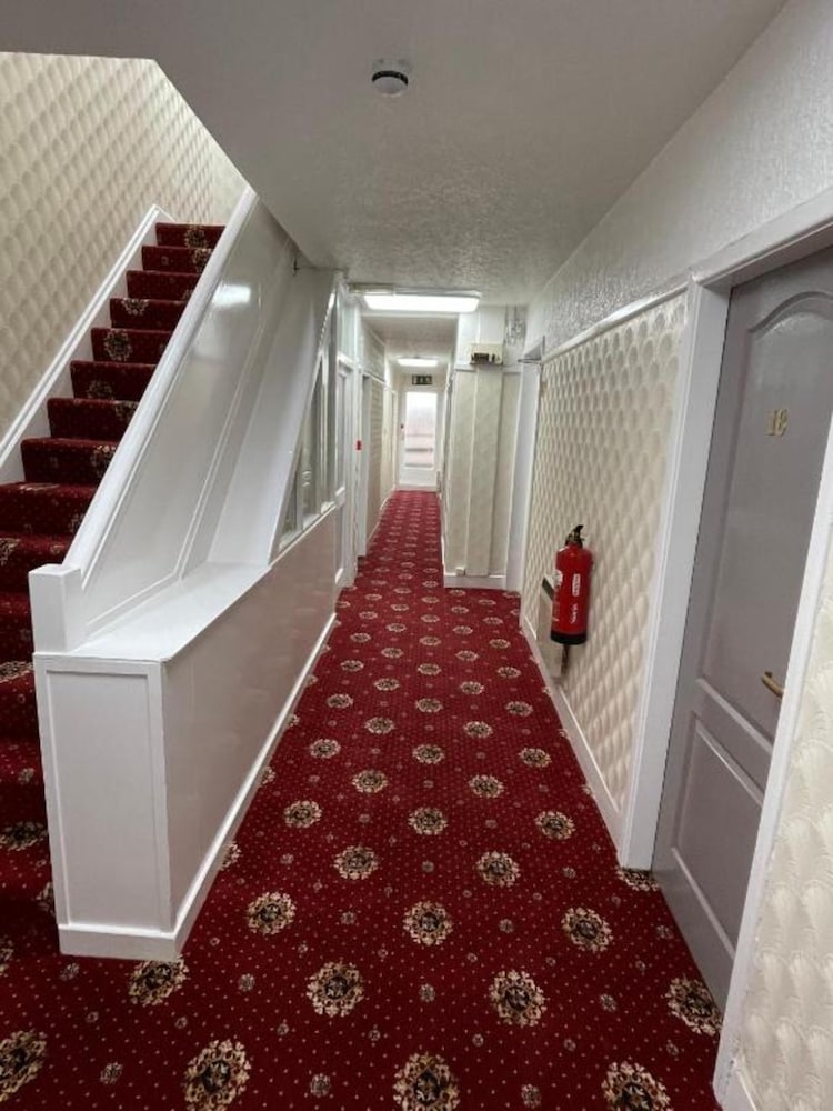 OYO Queens Hotel, Skegness 23/52