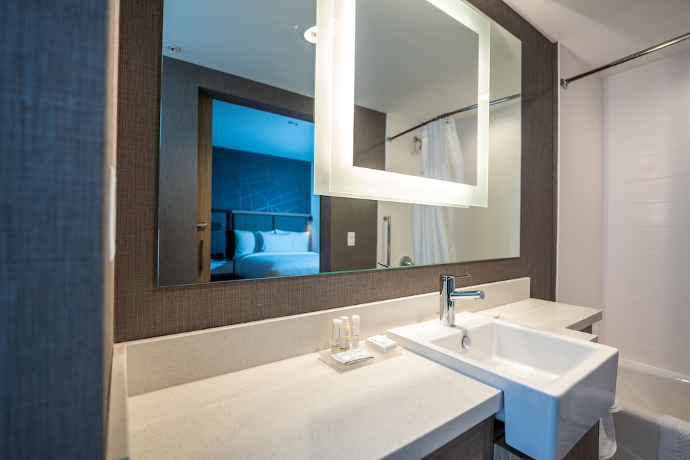 SpringHill Suites by Marriott Kenosha 48/49