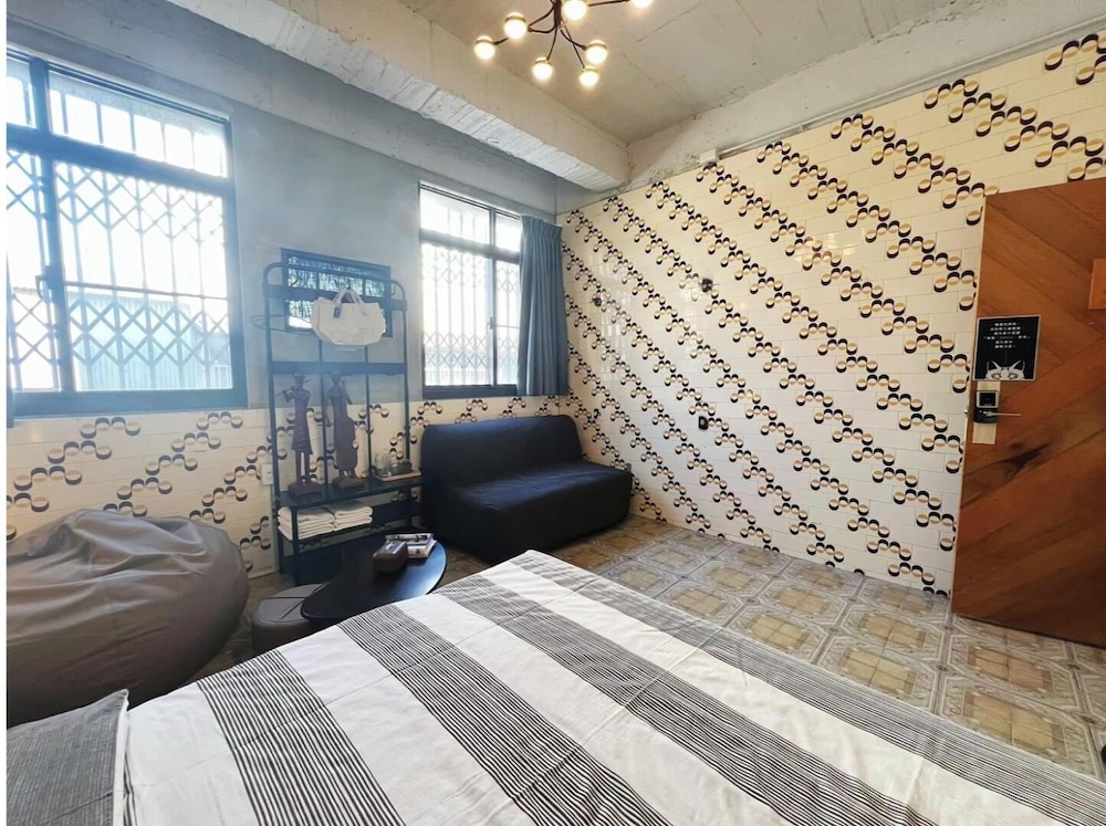 Local Backpacker Hostel 12/50