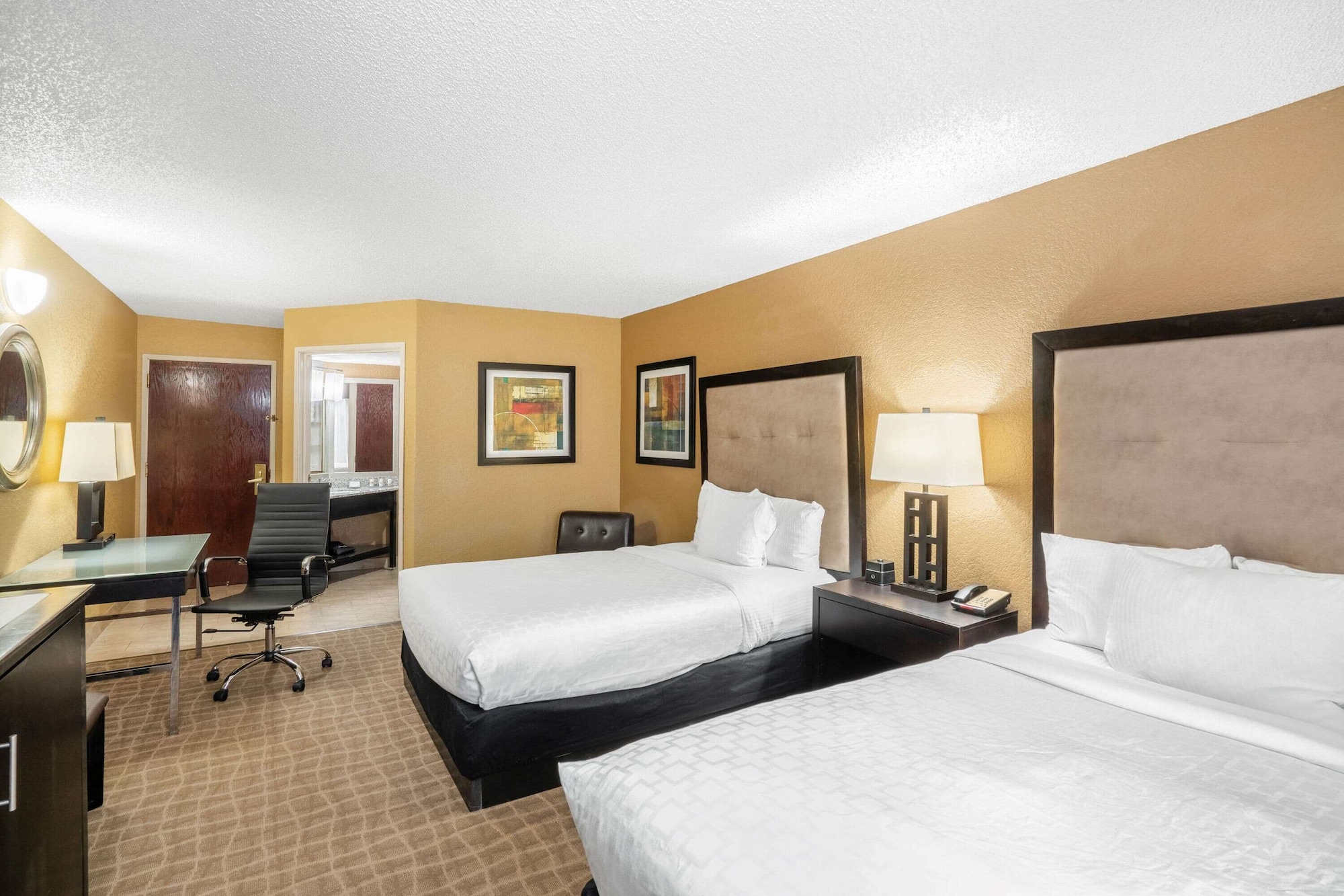 ROOM, 2 DOUBLE BEDS