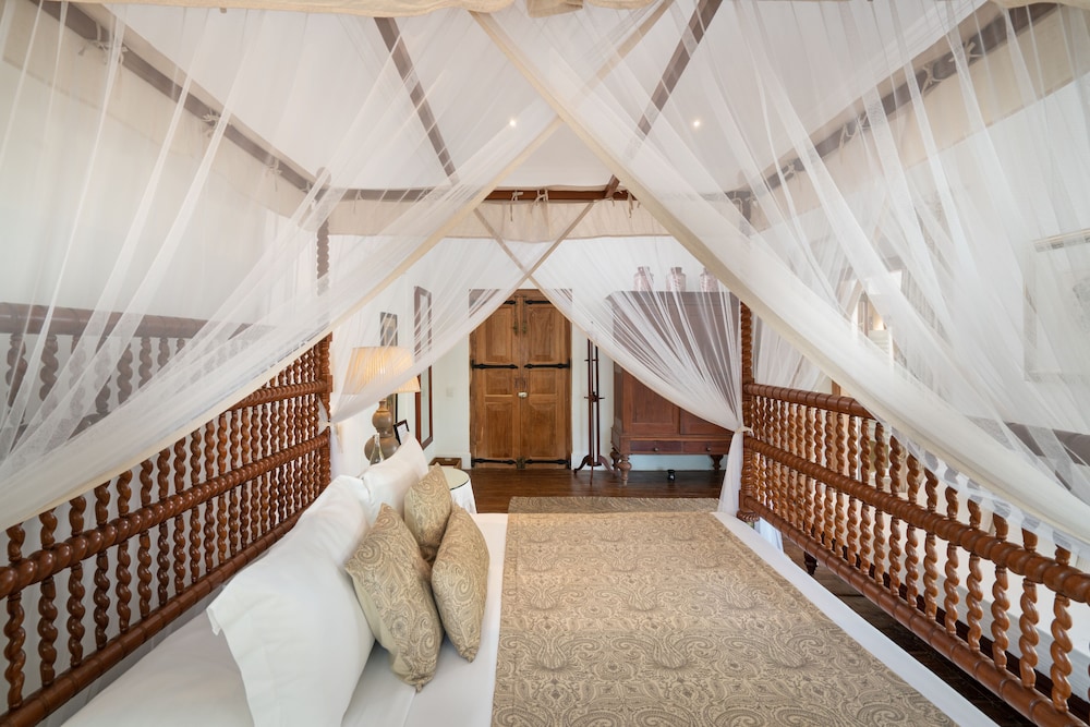 Taru Villas Rampart Street 14/50