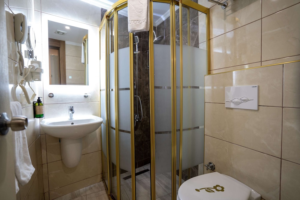 UGURLU HOTEL 51/54