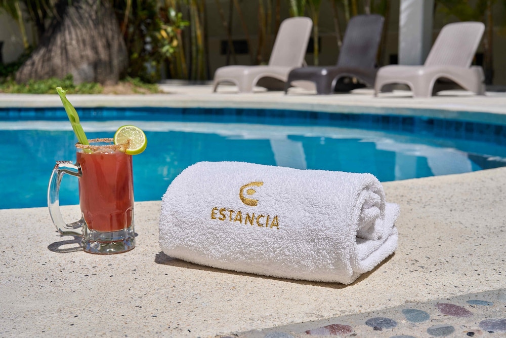 Hotel Estancia Business Class 38/50