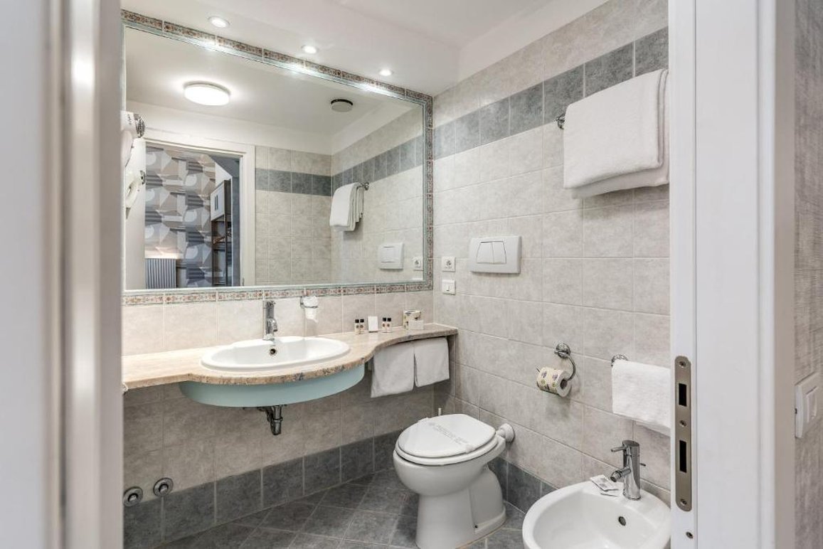 Hotel Isola Sacra Rome Airport 50/50