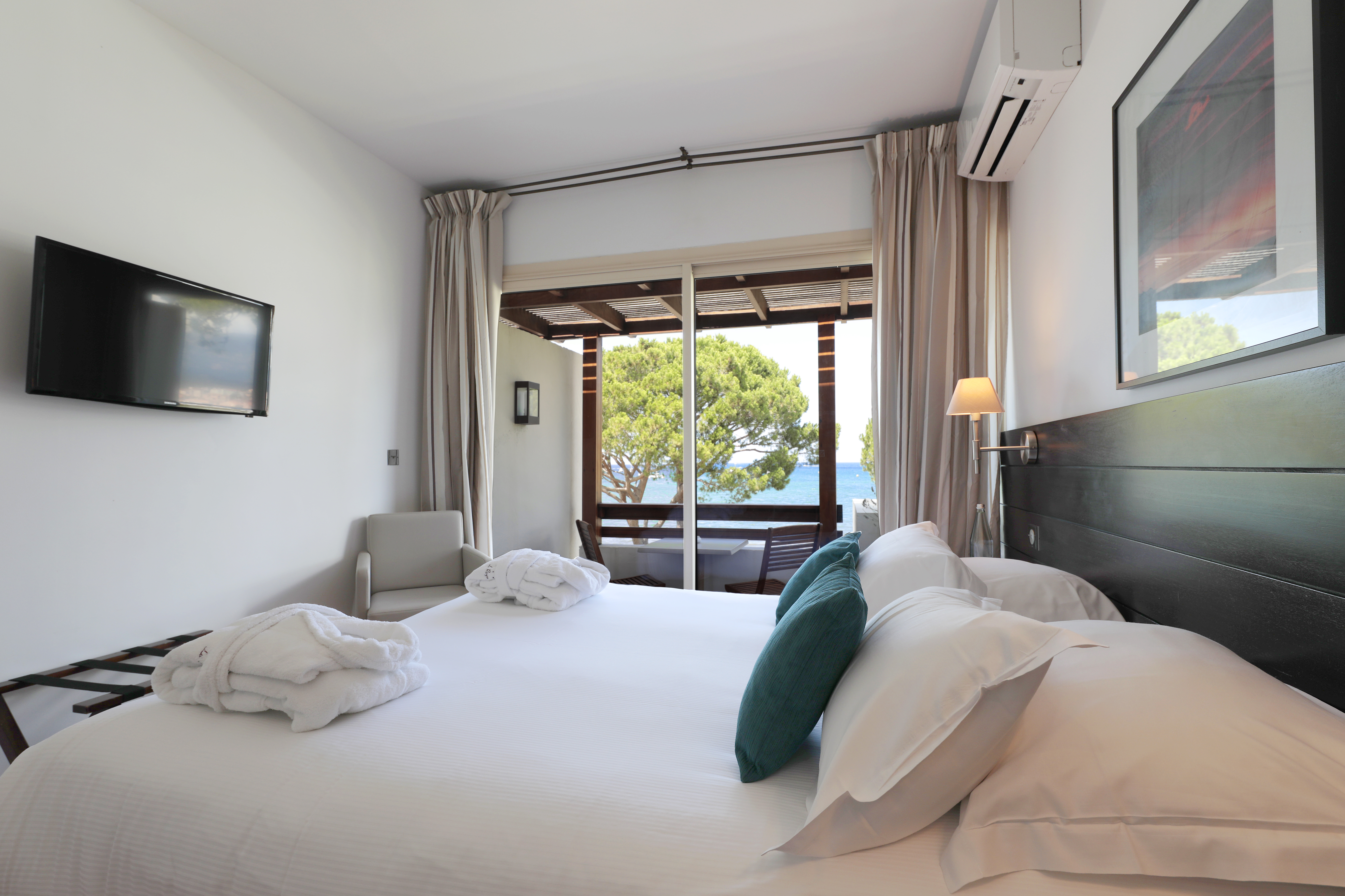 Room, Double Bed, Lateral Side Sea View