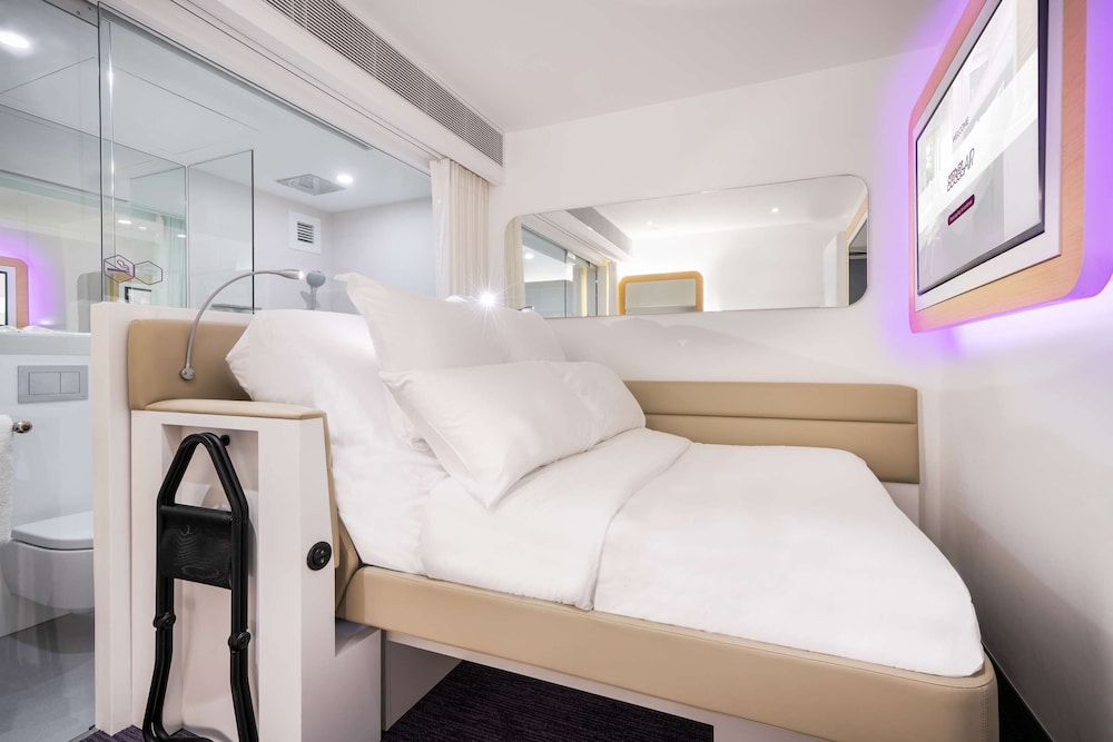 Yotelair Singapore Changi Airport 16/51