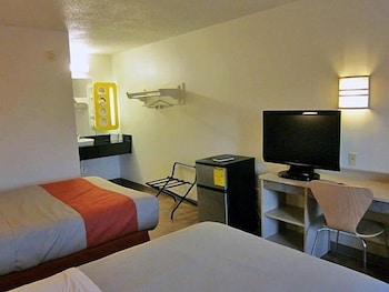 Motel6 Warren, MI - Detroit East 49/54