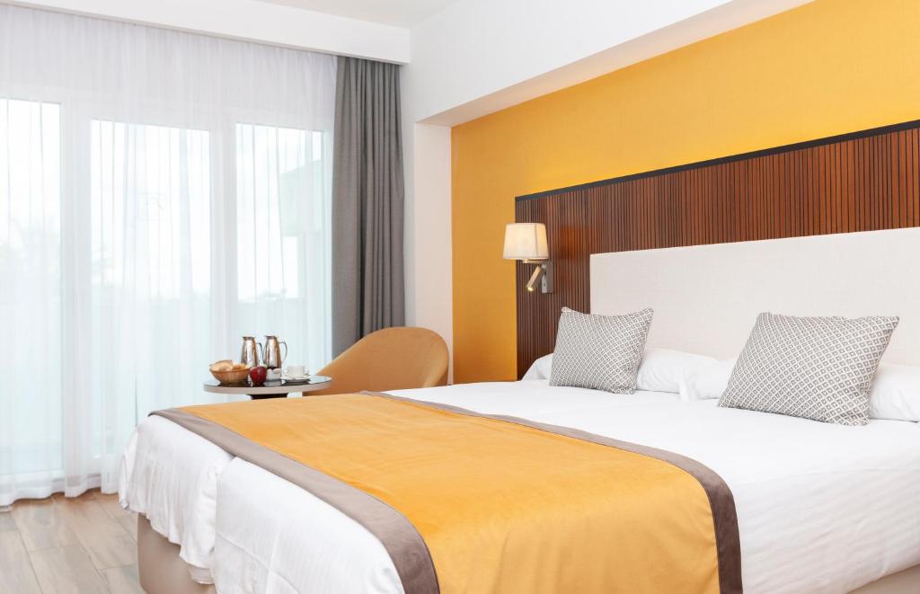 Deluxe, Double or Twin Bed, Pool View