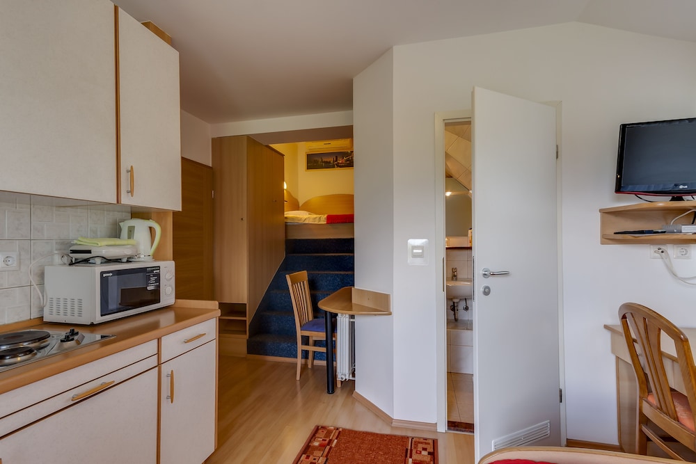 Rooms and Apartments Jana 65/76