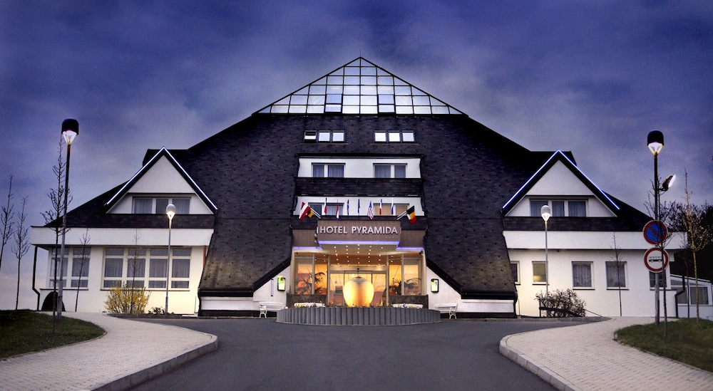 Lazensky hotel Pyramida I 26/90